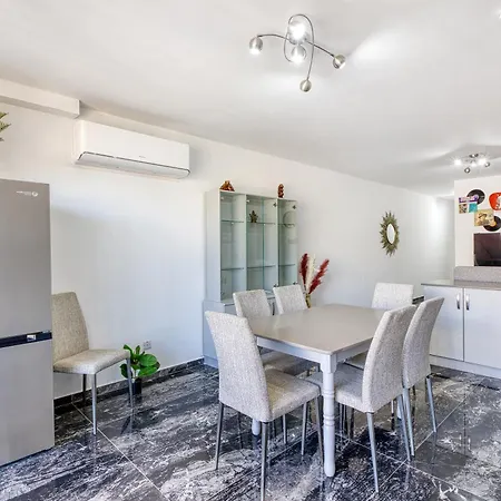 New - Floor In By Sf Homes * Marsaskala