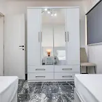 New - Floor In By Sf Homes Apartman *