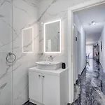 New - Floor In By Sf Homes Apartman *