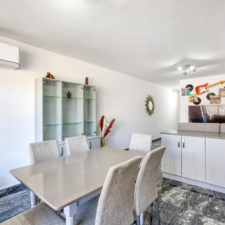 2 Bedroom In Mscala Apartment *